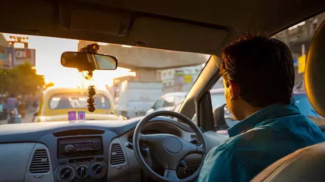 Karnataka :बेंगलुरु की महिला का कैब ड्राइवर निकला उसका ऑफिस टीम लीडर Karnataka :बेंगलुरु की महिला का कैब ड्राइवर निकला उसका ऑफिस टीम लीडर