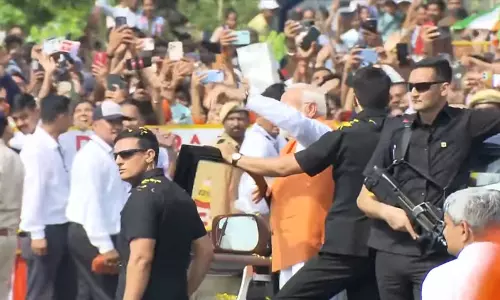 पीएम मोदी का रोड शो LIVE