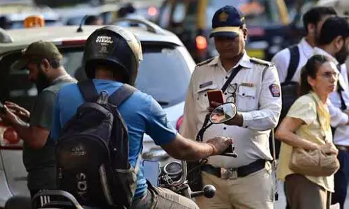 Mumbai: ट्रैफिक पुलिस की सख्ती, 10 हजार से ज्यादा केस दर्ज
