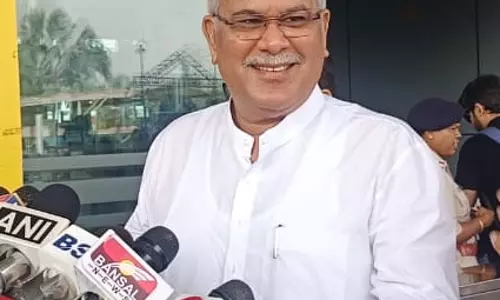 प्रदेश में आदिवासियों की आर्थिक स्थिति कमजोर : भूपेश बघेल प्रदेश में आदिवासियों की आर्थिक स्थिति कमजोर : भूपेश बघेल