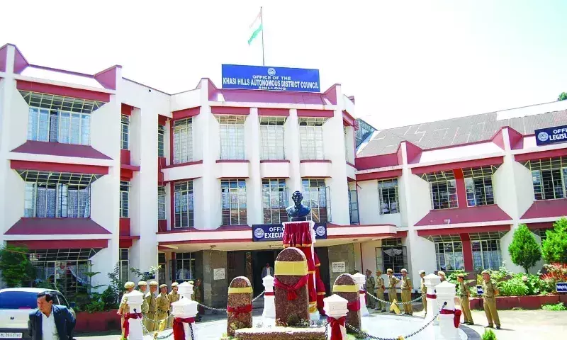 Meghalaya: KHADC टोल गेट नीति की समीक्षा को तैयार, सरकार के निर्देश का इंतजार Meghalaya: KHADC टोल गेट नीति की समीक्षा को तैयार, सरकार के निर्देश का इंतजार