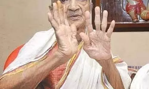 Karnataka : कन्नड़ ध्वज के निर्माता राममूर्ति की पत्नी कामलम्मा का निधन Karnataka : कन्नड़ ध्वज के निर्माता राममूर्ति की पत्नी कामलम्मा का निधन