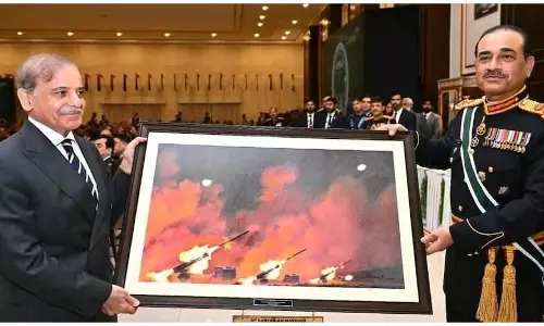 ऑपरेशन सिंदूर के बाद पाकिस्तान ने सैन्य मोर्चे पर मुंह की खाई, PAK का फर्जीवाड़ा उजागर, बेशर्मी देखिए… ऑपरेशन सिंदूर के बाद पाकिस्तान ने सैन्य मोर्चे पर मुंह की खाई, PAK का फर्जीवाड़ा उजागर, बेशर्मी देखिए…