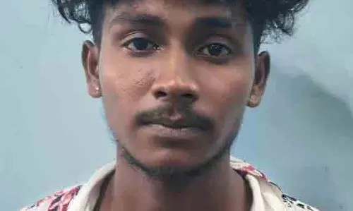 परखंदा गांव में शराब बेचने वाला कोचिया अरेस्ट परखंदा गांव में शराब बेचने वाला कोचिया अरेस्ट