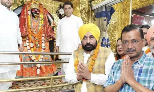 CM Mann, केजरीवाल ने पटियाला में काली माता मंदिर में पूजा-अर्चना की