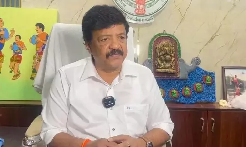 सरकार फिल्म उद्योग के मुद्दों को संबोधित करने के लिए  है उत्सुक