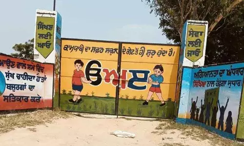 कार्टूनों को मजदूरों के रूप में पेश करना, Gurdaspur में एक आदर्श घोटाला