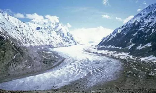 Thin Ice: हिमालय की बढ़ती पारिस्थितिक भेद्यता पर संपादकीय Thin Ice: हिमालय की बढ़ती पारिस्थितिक भेद्यता पर संपादकीय