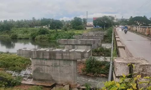 Kanakapura : अधूरा नया पुल, लोगों के लिए निरंतर संघर्ष