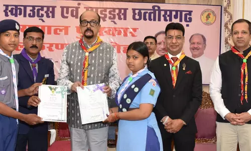 भारत स्काउट्स गाइड्स के अलंकरण समारोह में शामिल हुए राज्यपाल डेका भारत स्काउट्स गाइड्स के अलंकरण समारोह में शामिल हुए राज्यपाल डेका