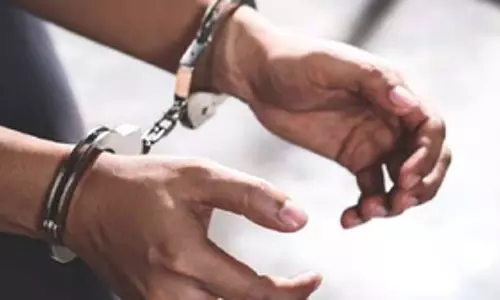 Odisha: बारगढ़ में ट्रांसजेंडरों के हमले में पुलिसकर्मी घायल Odisha: बारगढ़ में ट्रांसजेंडरों के हमले में पुलिसकर्मी घायल