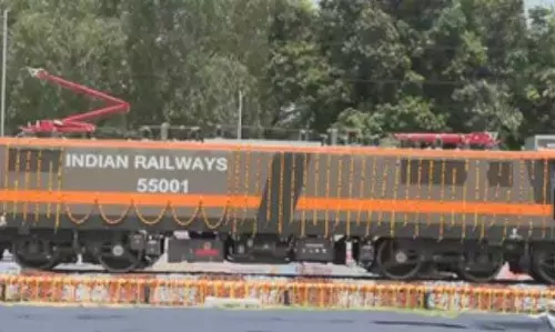 मोदी ने रेलवे वर्कशॉप का उद्घाटन किया