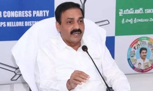 AP: पूर्व मंत्री काकानी को वेंकटगिरी कोर्ट में पेश किया AP: पूर्व मंत्री काकानी को वेंकटगिरी कोर्ट में पेश किया