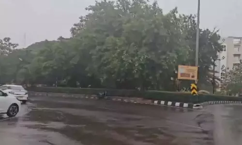 आंध्र प्रदेश और तेलंगाना में येलो अलर्ट: तेलुगु राज्यों में भारी बारिश और तेज़ हवाएँ आंध्र प्रदेश और तेलंगाना में येलो अलर्ट: तेलुगु राज्यों में भारी बारिश और तेज़ हवाएँ