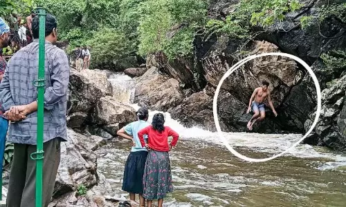 ख़तरा दरवाज़े पर है; कोल्लनकोट्टे झरने पर पर्यटकों की संख्या बढ़ी