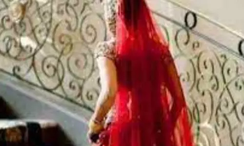 Kaimur: बारात आने से पहले घर से भागी दुल्हन, अफरा-तफरी का माहौल Kaimur: बारात आने से पहले घर से भागी दुल्हन, अफरा-तफरी का माहौल