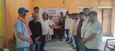 Ballia: शिक्षामित्रों ने अपने प्रिय नेता रमेश मिश्र को अर्पित की भावभीनी श्रद्धांजलि