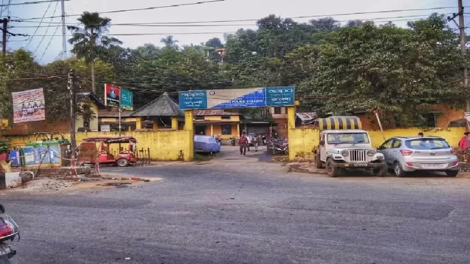 Assam : जालुकबारी चौकी पर कथित जबरन वसूली के मामले में तीन पुलिसकर्मी निलंबित Assam : जालुकबारी चौकी पर कथित जबरन वसूली के मामले में तीन पुलिसकर्मी निलंबित