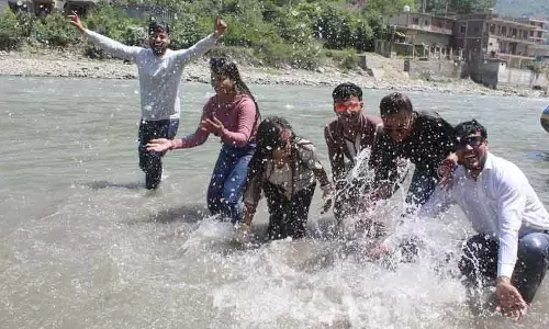 Kullu में ब्यास, पार्वती नदियों में डूबने की घटनाओं को रोकने में प्रशासन विफल Kullu में ब्यास, पार्वती नदियों में डूबने की घटनाओं को रोकने में प्रशासन विफल