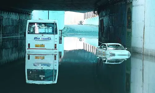 रिकॉर्डतोड़ बारिश ने मचाई तबाही, पीछे छोड़ी क्षति और विनाश के निशान रिकॉर्डतोड़ बारिश ने मचाई तबाही, पीछे छोड़ी क्षति और विनाश के निशान