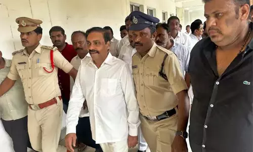 Andhra : पुलिस ने काकानी को वेंकटगिरी कोर्ट में पेश किया