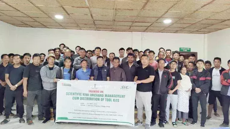 Nagaland : फेक में वैज्ञानिक कीवी बाग प्रबंधन पर प्रशिक्षण आयोजित Nagaland : फेक में वैज्ञानिक कीवी बाग प्रबंधन पर प्रशिक्षण आयोजित
