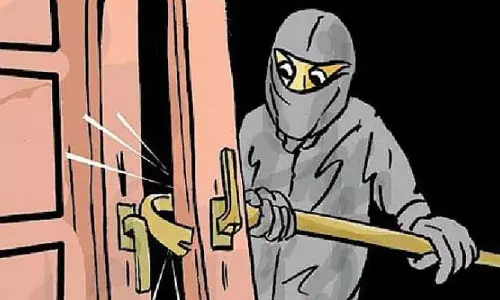 Bareilly में चोरों का तांडव, गांव के तीन मकानों से उड़ाया कीमती सामान Bareilly में चोरों का तांडव, गांव के तीन मकानों से उड़ाया कीमती सामान
