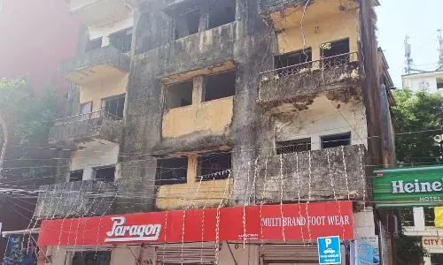 GEC द्वारा इमारत को असुरक्षित घोषित किए जाने के बाद भी इसे अभी तक ध्वस्त नहीं किया