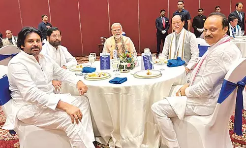 Pawan Kalyan : प्रधानमंत्री का चरित्र ऐसा है कि वह किसी के आगे नहीं झुकते Pawan Kalyan : प्रधानमंत्री का चरित्र ऐसा है कि वह किसी के आगे नहीं झुकते