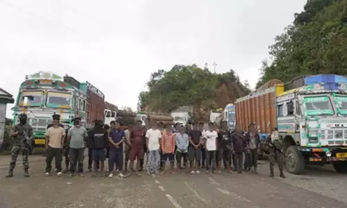 Manipur में 3.1 करोड़ रुपये की कीमत की 61 ट्रकों में अवैध रूप से ले जाई जा रही लकड़ी जब्त की गई Manipur में 3.1 करोड़ रुपये की कीमत की 61 ट्रकों में अवैध रूप से ले जाई जा रही लकड़ी जब्त की गई
