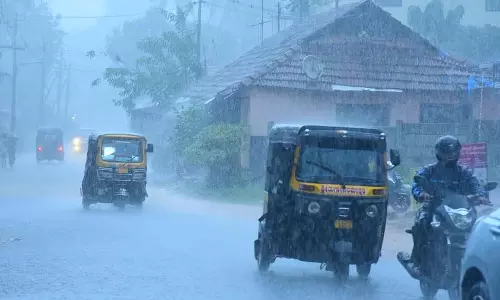 कर्नाटक में बारिश का कहर: रेड अलर्ट जारी, NDRF की टीमें तैनात कर्नाटक में बारिश का कहर: रेड अलर्ट जारी, NDRF की टीमें तैनात