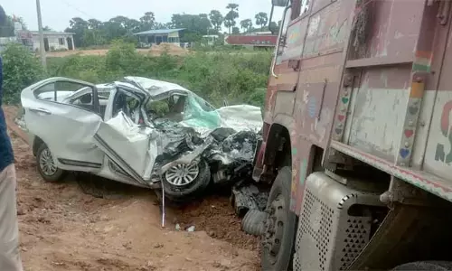 Andhra : पूर्वी गोदावरी जिले में सड़क दुर्घटना चार लोगों की मौत