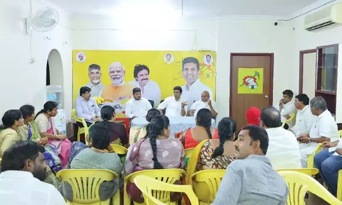 Andhra: केंद्रीय मंत्री ने अधिकारियों से नालों से गाद निकालने को कहा