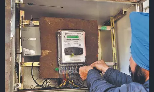 Chandigarh: बिजली विभाग ने दी आखिरी चेतावनी Chandigarh: बिजली विभाग ने दी आखिरी चेतावनी