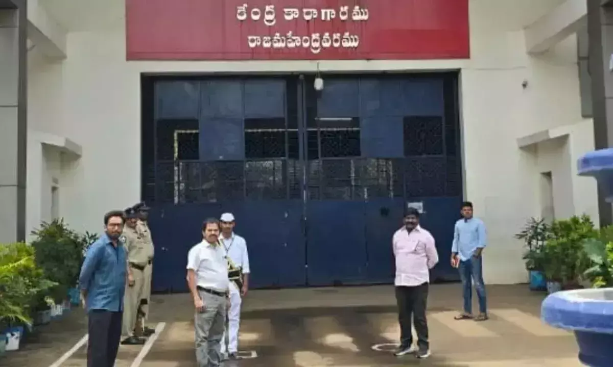 Andhra: केंद्रीय कारागार और पर्यटन स्थलों पर योग कार्यक्रम की योजना Andhra: केंद्रीय कारागार और पर्यटन स्थलों पर योग कार्यक्रम की योजना