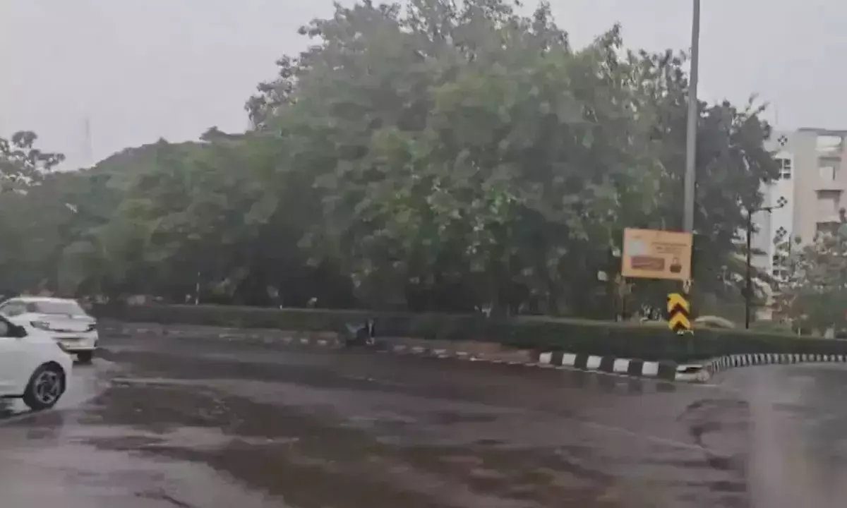 Andhra और तेलंगाना में येलो अलर्ट: तेलुगु राज्यों में भारी बारिश और तेज़ हवाएँ