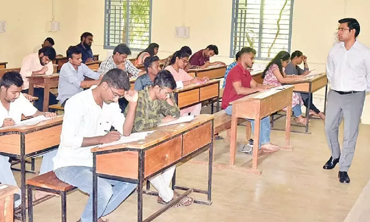 सिविल सेवा प्रारंभिक परीक्षा शांतिपूर्ण ढंग से संपन्न हुई: 55% उपस्थिति दर्ज की गई सिविल सेवा प्रारंभिक परीक्षा शांतिपूर्ण ढंग से संपन्न हुई: 55% उपस्थिति दर्ज की गई