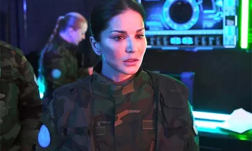 Sunny Leone ने पहली स्वतंत्र हॉलीवुड फिल्म की शूटिंग पूरी की, मुंबई लौटीं