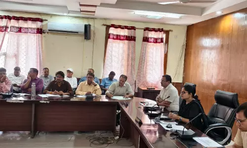 Pratapgarh: जिला कलेक्टर ने ली साप्ताहिक समीक्षा बैठक Pratapgarh: जिला कलेक्टर ने ली साप्ताहिक समीक्षा बैठक