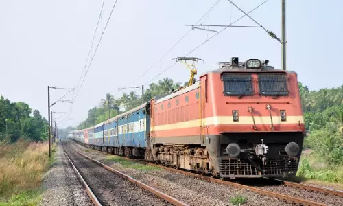 Varanasi: रेलवे ने बदला दो ट्रेनों का रास्ता, जानिए नया मार्ग और बदलाव की वजह