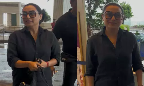 Rani Mukerji ने 1,30,792 रुपये के लोवे बैग को आरामदायक ब्लैक को-ऑर्ड सेट लुक के साथ पहना Rani Mukerji ने 1,30,792 रुपये के लोवे बैग को आरामदायक ब्लैक को-ऑर्ड सेट लुक के साथ पहना