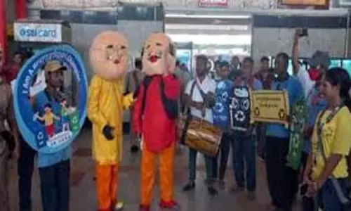 Lucknow: रेलवे स्टेशनों पर मोटू-पतलू ने स्टेशन पर दिया स्वच्छता का संदेश Lucknow: रेलवे स्टेशनों पर मोटू-पतलू ने स्टेशन पर दिया स्वच्छता का संदेश