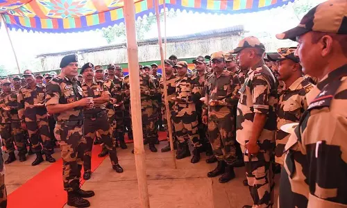 बीएसएफ डीजी ने मणिपुर का किया दौरा, सुरक्षा स्थिति की समीक्षा की, जवानों को प्रेरित किया बीएसएफ डीजी ने मणिपुर का किया दौरा, सुरक्षा स्थिति की समीक्षा की, जवानों को प्रेरित किया