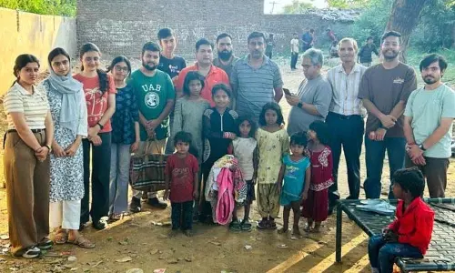 NMO-GAIMS ने गरीबों के बीच कपड़े वितरित किए
