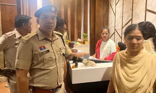 Raipur Breaking: स्पा सेंटरों पर रायपुर पुलिस का छापा, कई संचालक हिरासत में