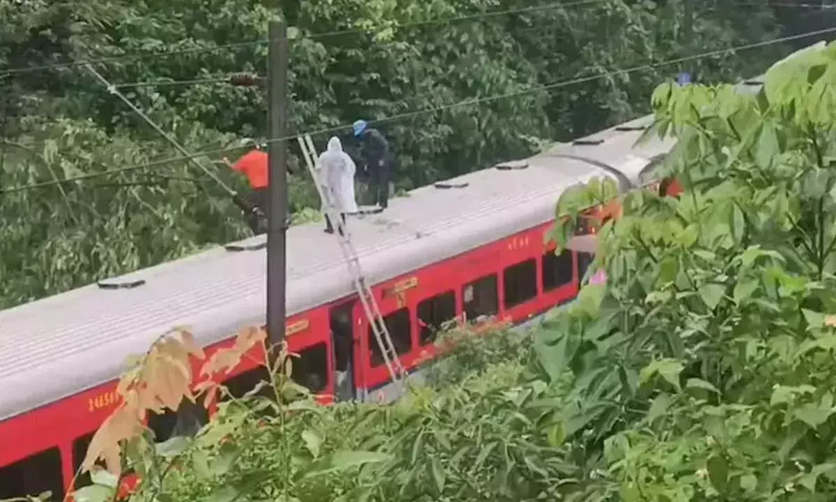 त्रिशूर में loco pilot की सतर्कता से टली ट्रेन दुर्घटना