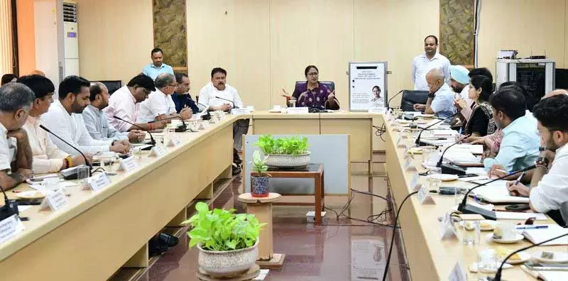 रेखा ने सभी जिलों में ‘मिनी सचिवालय’ स्थापित करने की घोषणा की रेखा ने सभी जिलों में ‘मिनी सचिवालय’ स्थापित करने की घोषणा की