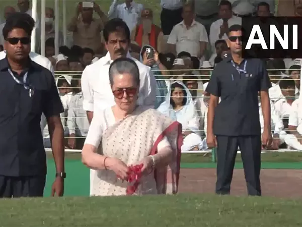 Sonia Gandhi ने पूर्व प्रधानमंत्री जवाहरलाल नेहरू को उनकी 61वीं पुण्यतिथि पर श्रद्धांजलि दी Sonia Gandhi ने पूर्व प्रधानमंत्री जवाहरलाल नेहरू को उनकी 61वीं पुण्यतिथि पर श्रद्धांजलि दी