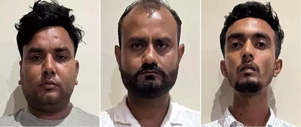 ATM चोरी का अनोखा तरीका: यूपी से तीन गिरफ्तार ATM चोरी का अनोखा तरीका: यूपी से तीन गिरफ्तार