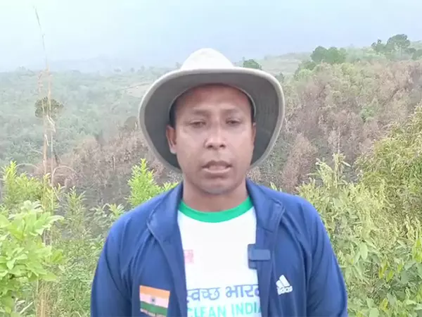 Aneesh Ahmed: मणिपुर के बुआलजांग हिल्स के मूक हरित योद्धा जिन्होंने 1 लाख से ज़्यादा पेड़ लगाए Aneesh Ahmed: मणिपुर के बुआलजांग हिल्स के मूक हरित योद्धा जिन्होंने 1 लाख से ज़्यादा पेड़ लगाए
